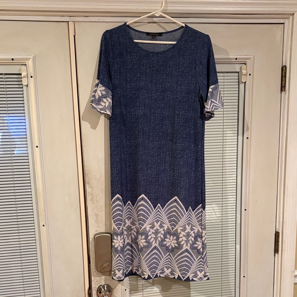 Elegant Navy and White Patterned Midi Dress